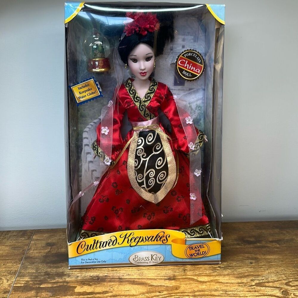 Brass Key Cultured Keepsakes Porcelain China Doll 2006‎ Collector's